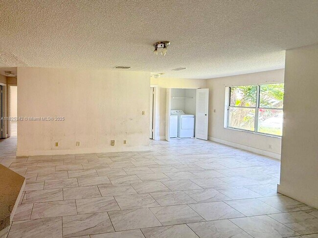 Building Photo - 3440 Pinewalk Dr N