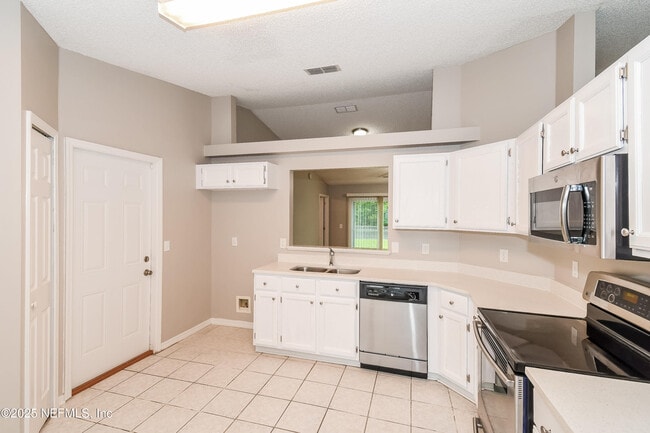 Building Photo - 8155 Teaticket Dr