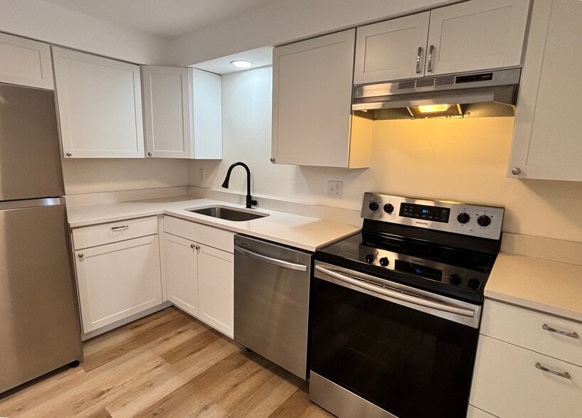 Building Photo - 429 Thomas St NW