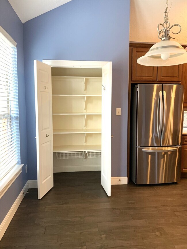 Building Photo - 2611 Summer Rain Dr