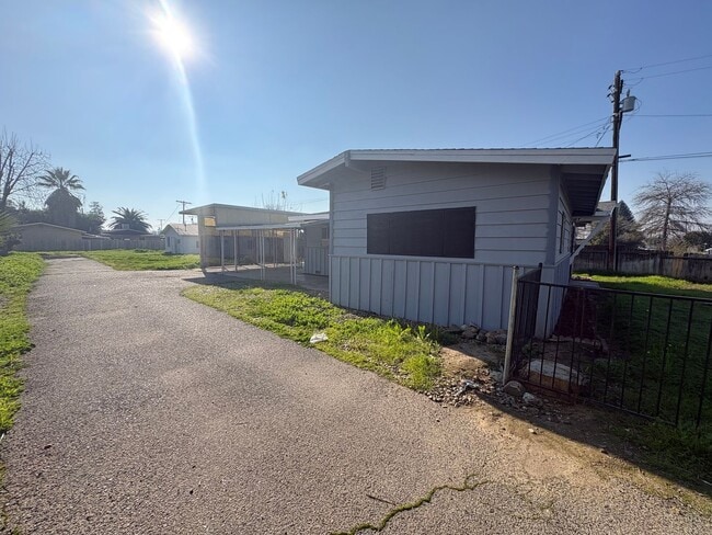 Building Photo - 4302