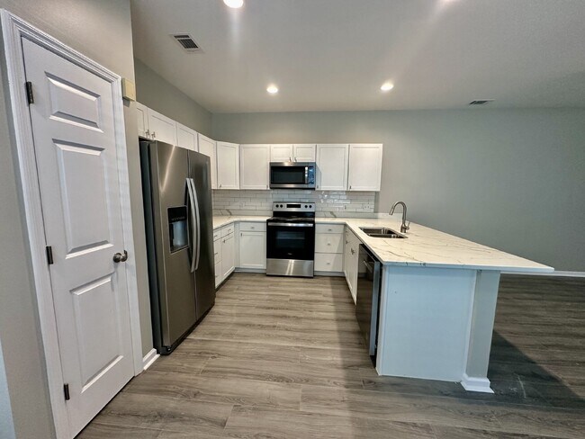Building Photo - Newly Updated Three Bedroom Home in Westbury Park!