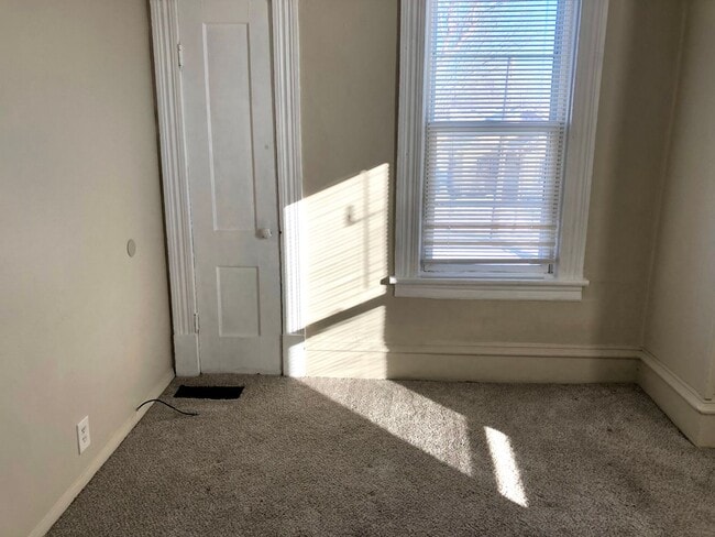 Building Photo - HUGE 4 BR + den in Minneapolis!