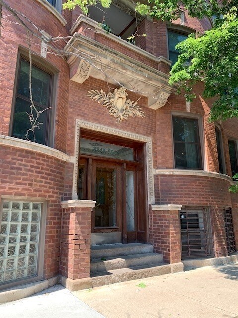 Building Photo - 2542 N Sacramento Ave