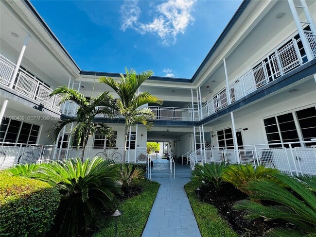 Building Photo - 960 Bay Dr