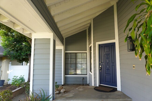 Building Photo - 10386 Meadow Creek Dr