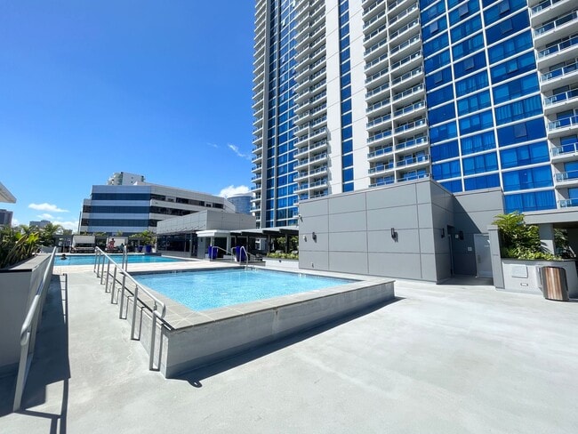 Building Photo - 1391 Kapiolani Blvd