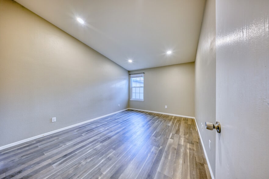 Building Photo - 5403 W 76th Ave