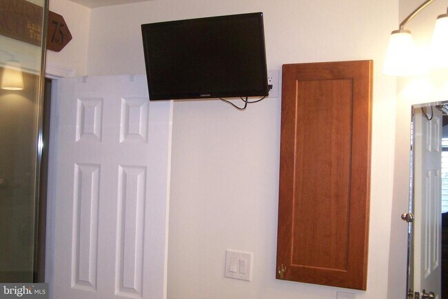 Building Photo - 1029 N Stuart St