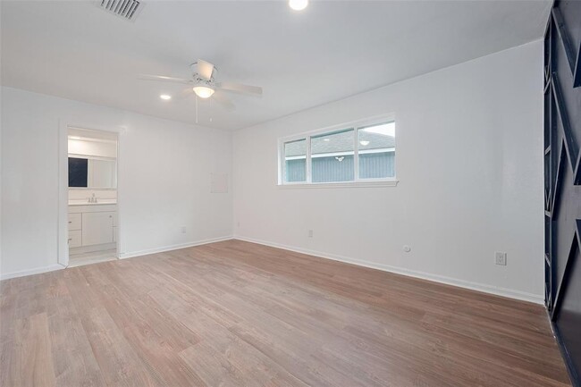 Building Photo - 25303 Lynbriar Ln