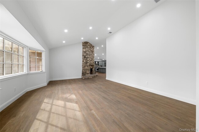 Building Photo - 257 Southlawn Ave