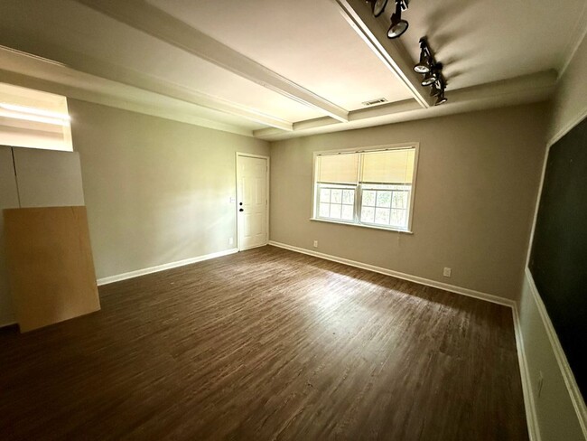 Building Photo - 325 Homewood Ave