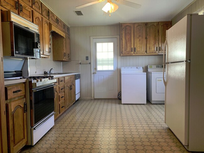 Building Photo - Single Family Home