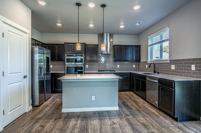 Building Photo - Spacious 4 bed home in Cascade Vista Commu...