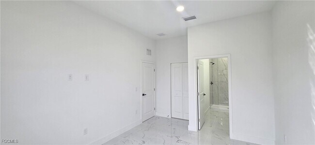 Building Photo - 1631 NE 34th St