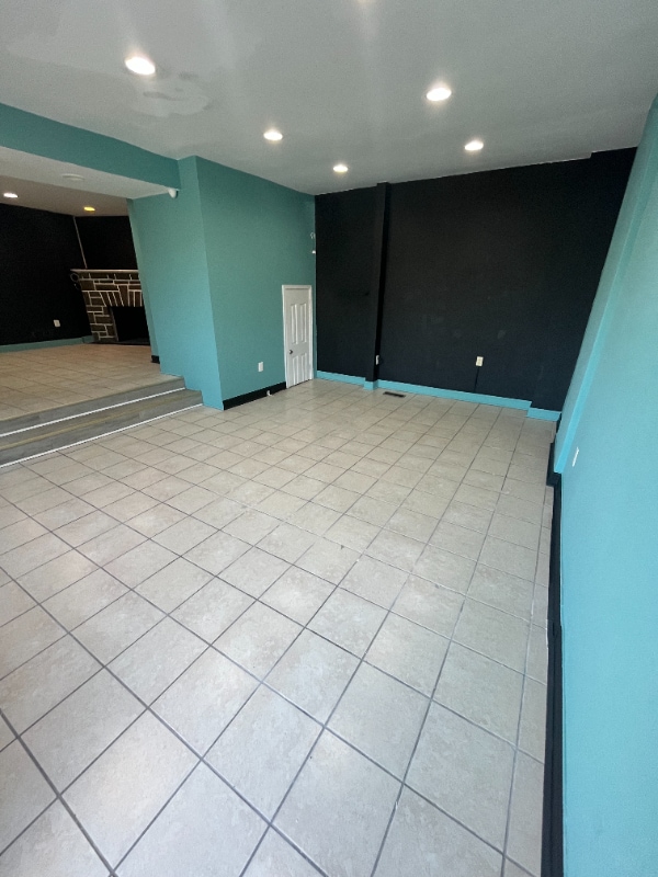 Building Photo - 6550 Market St