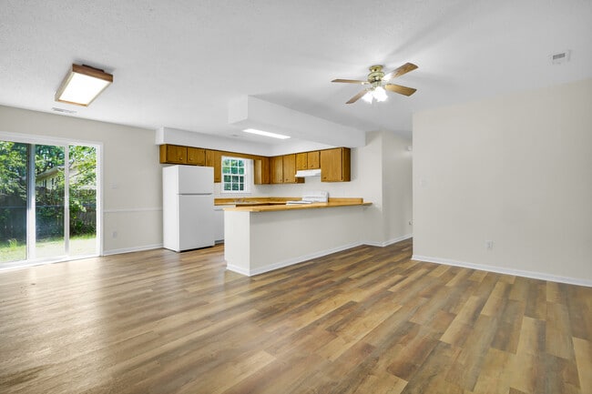 Building Photo - 120 Tar Heel Dr