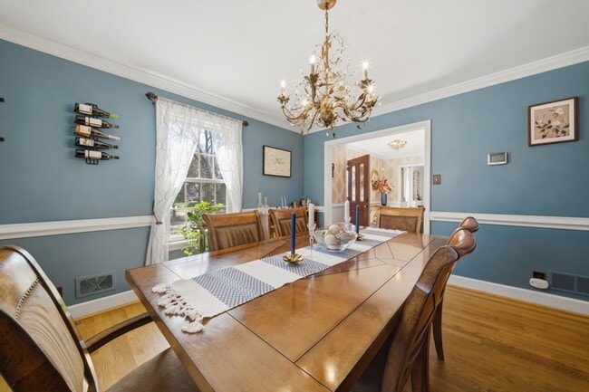 Building Photo - 1402 Trouville Ave