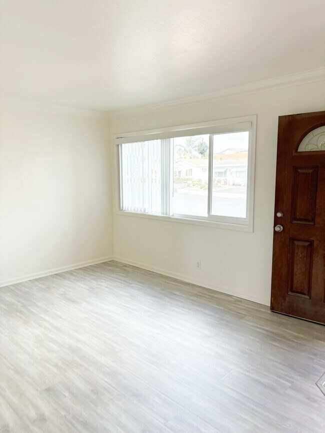 Building Photo - 3189 Coral Dr
