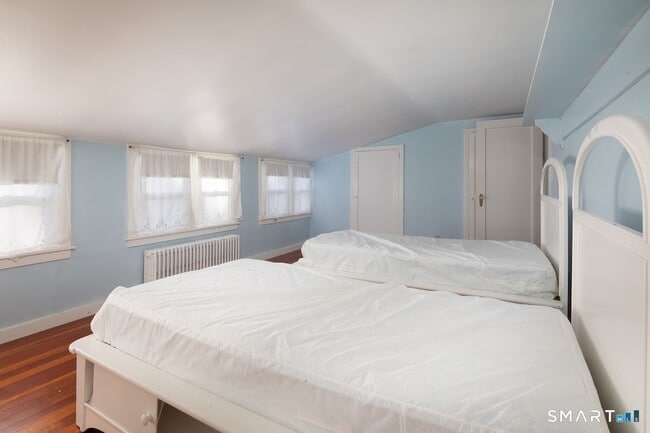 Building Photo - 11 Prospect St