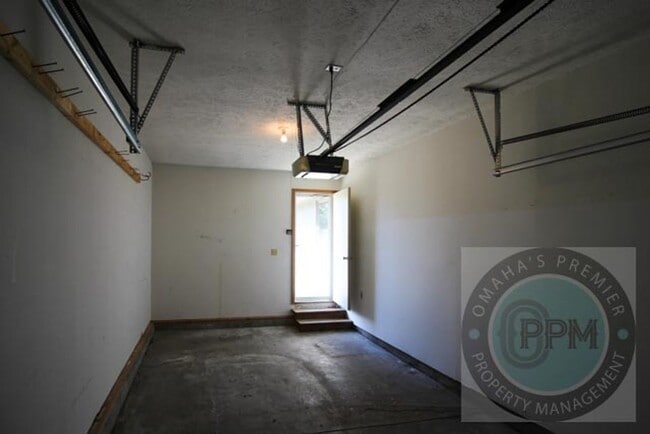 Building Photo - Comfortable 2 Bedroom/ 2 Bathroom/ 2 Car D...