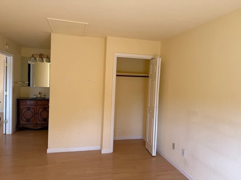 Building Photo - 504 Dogwood Dr