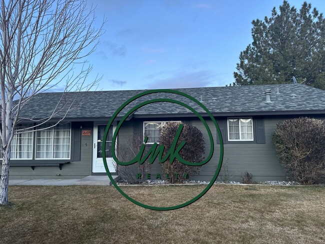 Building Photo - Newly updated home in Carson City