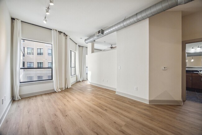 Building Photo - 1901 Post Oak Blvd