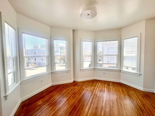 Building Photo - Fully Renovated Bright Corner Apartment wi...