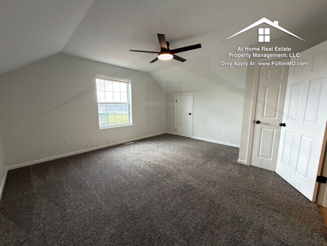 Building Photo - Greystone Court Duplex 1011-1013