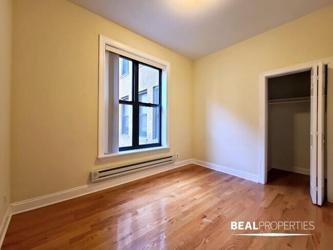 Building Photo - 2 bedroom in CHICAGO IL 60610