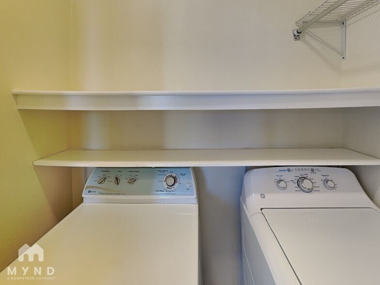 Building Photo - 803 E 98th Ave