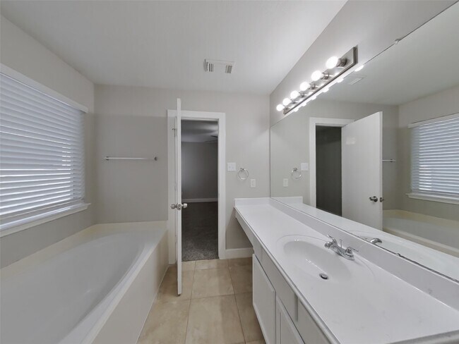 Building Photo - 18835 Atasca Oaks Dr