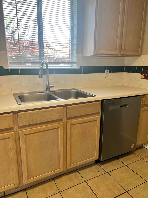 Building Photo - 1000 Laurelleaf Dr