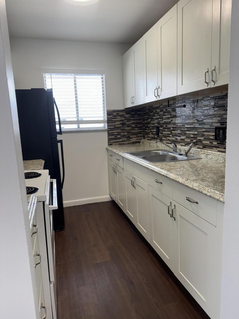 Building Photo - 206 E Tiffany Dr