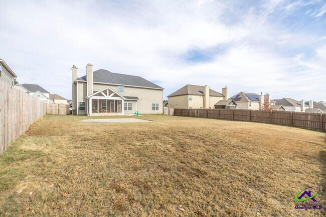 Building Photo - 421 Newport Ave