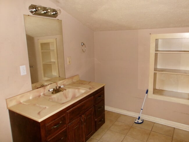 Building Photo - 452 Logansport Rd