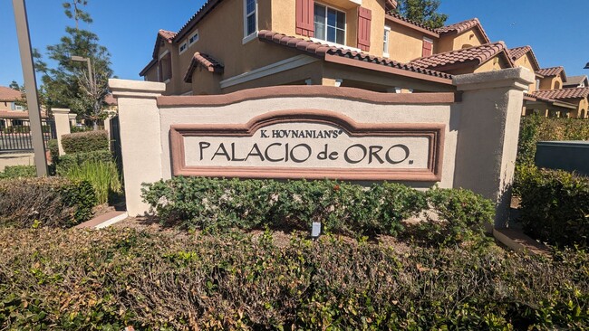 Building Photo - Large condo available for rent