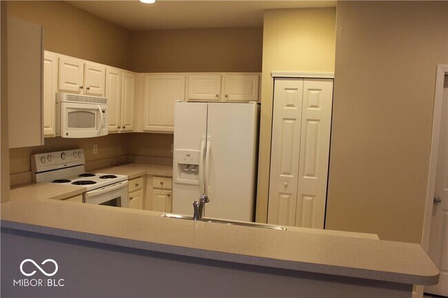 Building Photo - 13370 White Granite Dr