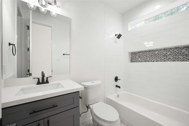 Building Photo - 2115 Dan St