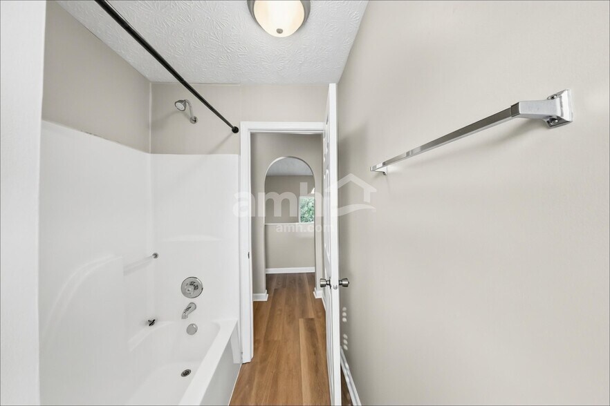 Building Photo - 368 Evergreen Cir