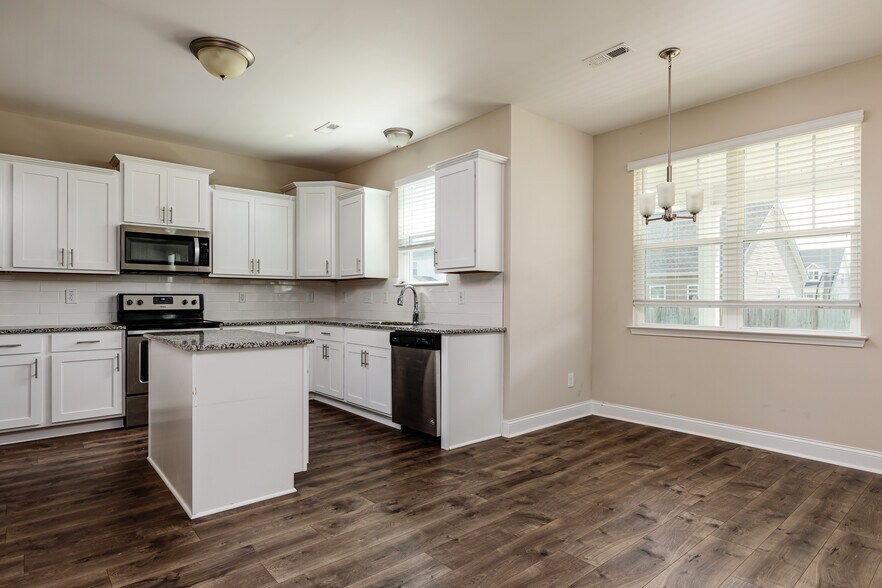 Building Photo - 290 Brentmoor Dr