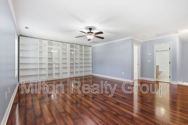 Building Photo - 80 Valor Cir