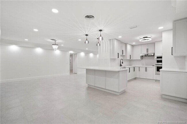 Building Photo - 1230 NW Fork Rd