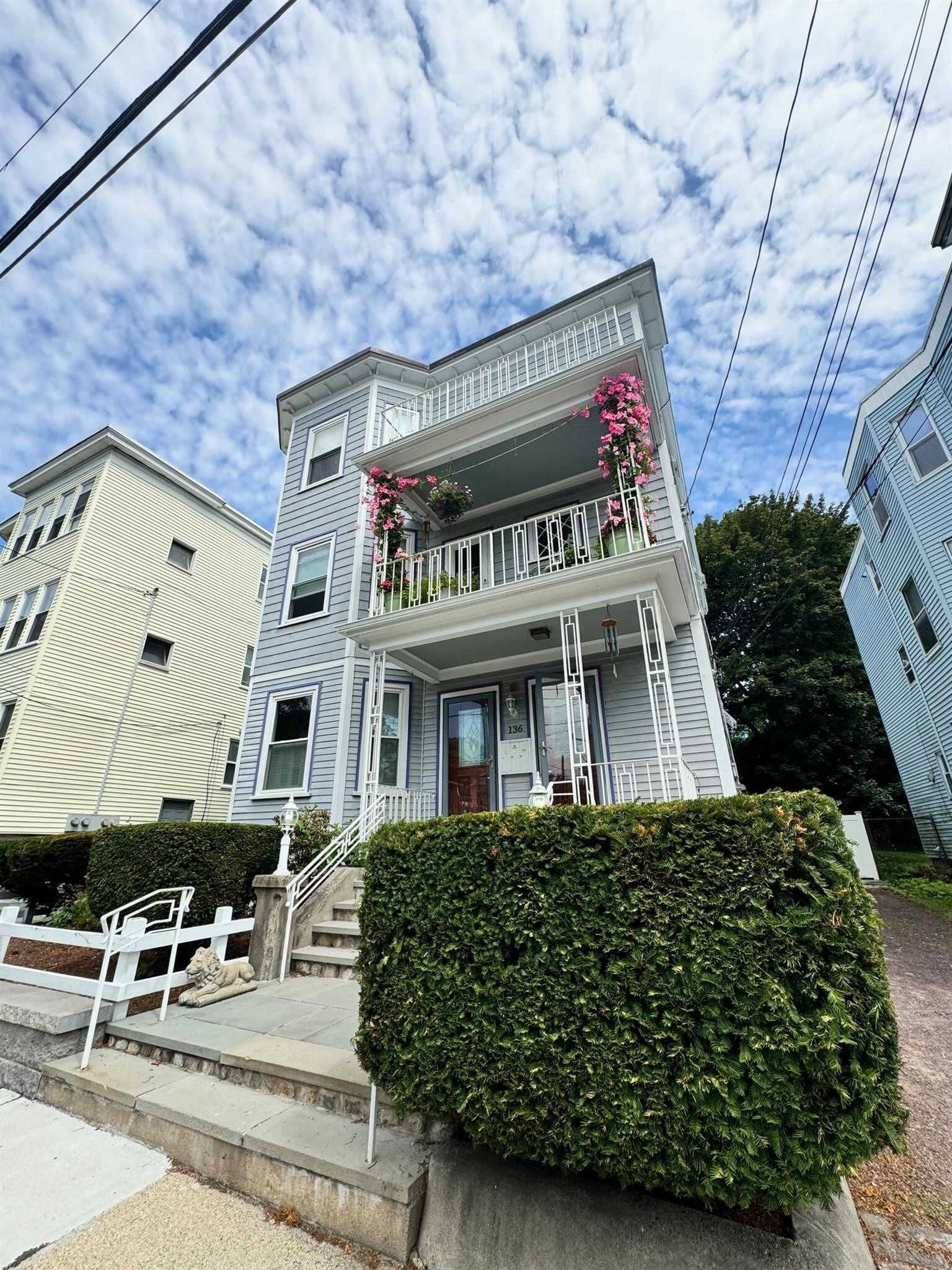 Building Photo - 136 Sharon St