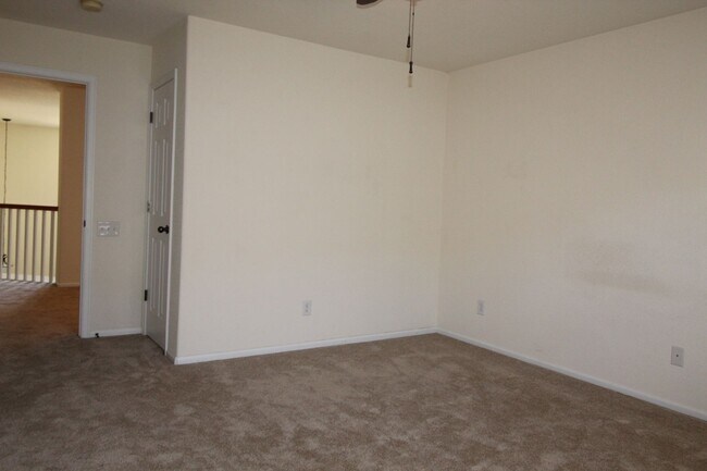 Building Photo - Wonderful Townhome in Harvest Park Southeast Ft. Collins