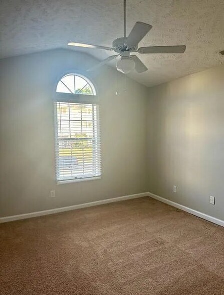 Building Photo - 360 Bubble Creek Ct