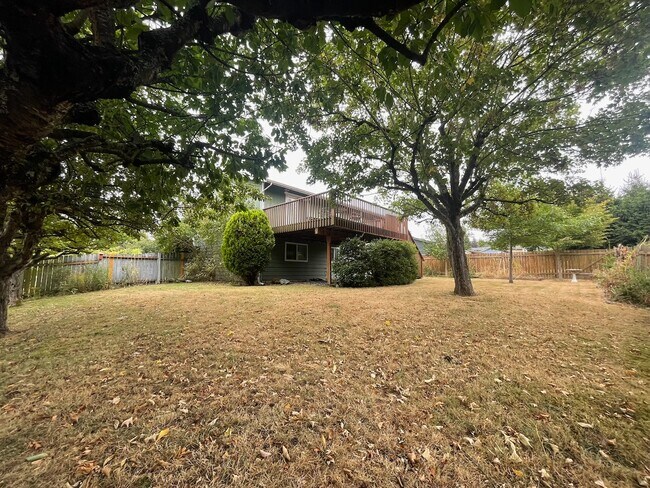 Building Photo - 1017 N Viewmont Dr