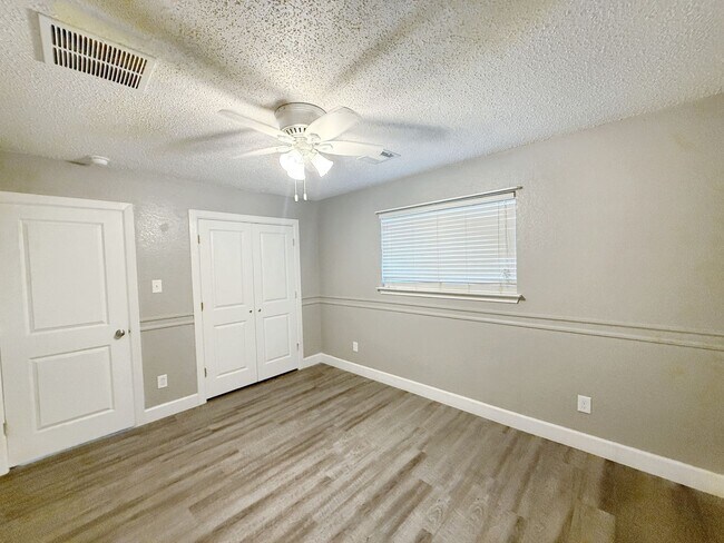 Building Photo - Comfortable 3-Bedroom Home for Lease in Ke...