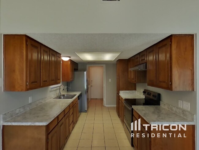 Building Photo - 2813 Whitehurst Dr